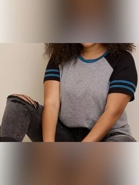 NWT TORRID Classic Fit Super Soft Slub Crew Neck Varsity Raglan Tee Sz 2x 18/20